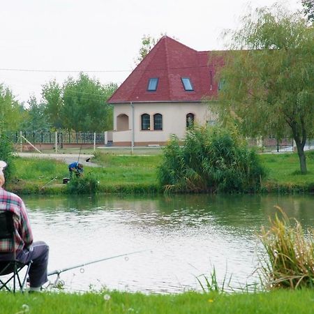 Tiszavilag Pihenohaz Hotel Tiszakécske Buitenkant foto