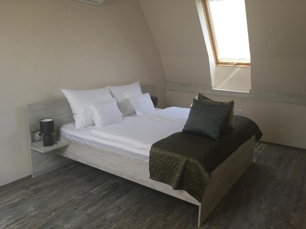 Tiszavilag Pihenohaz Hotel Tiszakécske Buitenkant foto