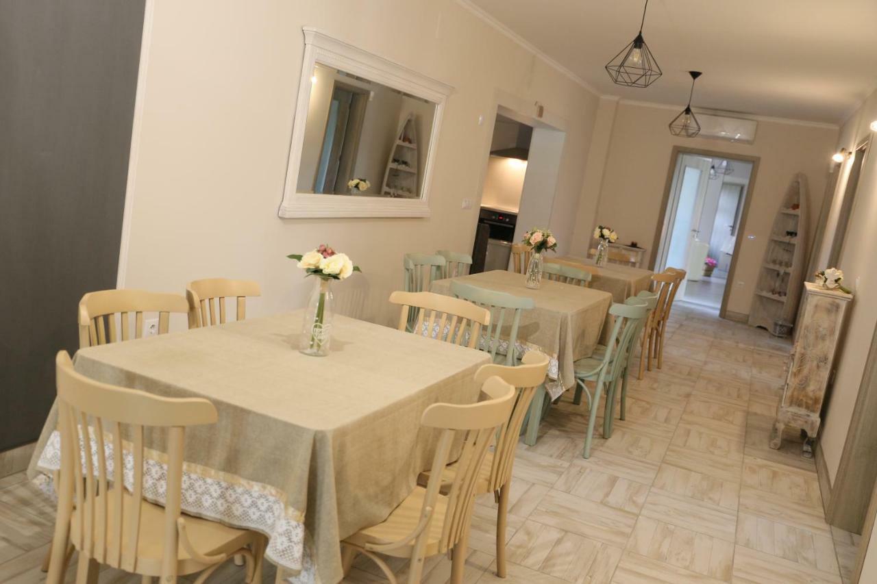 Tiszavilag Pihenohaz Hotel Tiszakécske Buitenkant foto