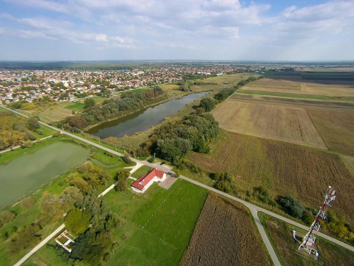 Tiszavilag Pihenohaz Hotel Tiszakécske Buitenkant foto
