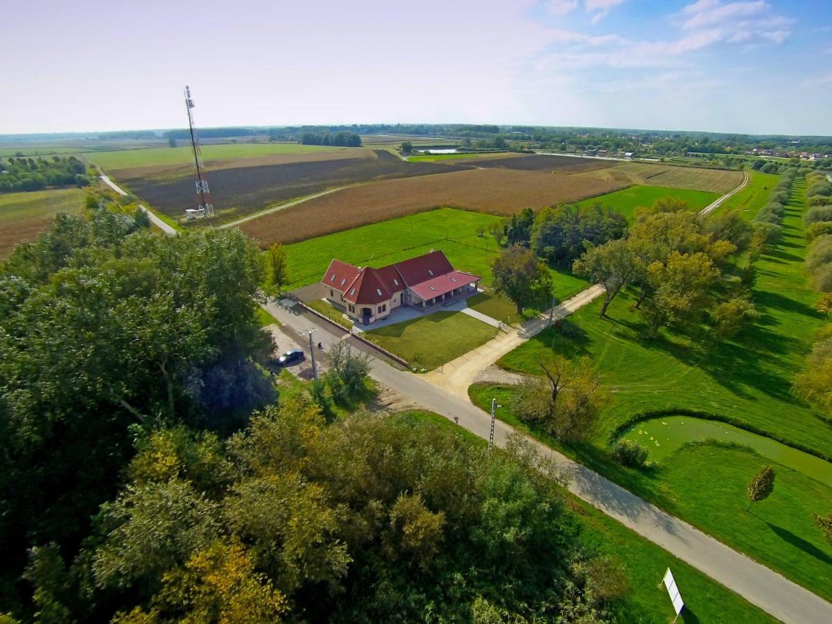 Tiszavilag Pihenohaz Hotel Tiszakécske Buitenkant foto
